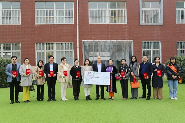 【綠地茵茵，情暖校園】威龍公司參與濰城實(shí)驗(yàn)小學(xué)捐款活動